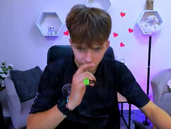 travis_wolf_ webcam model stream image