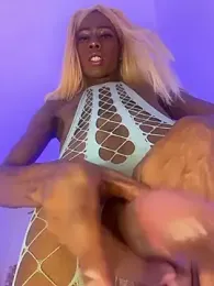 Mara_royal webcam model stream image