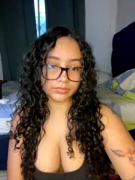 CurlyGirl_1 webcam model stream image