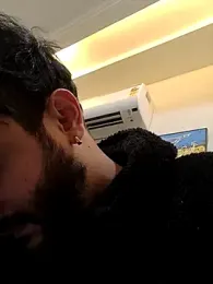 Yourshubby webcam model stream image