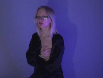 Chloe1love webcam bongacams model stream image