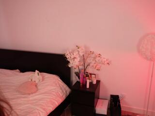 Lilly Colins webcam model stream image