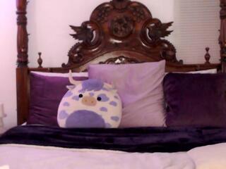 Nina Milani webcam model stream image