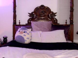 Nina Milani webcam model stream image