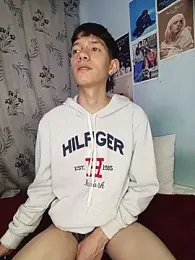 heyy_noah11 webcam model stream image