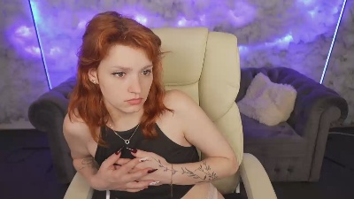 VikkyLoveRed webcam model stream image