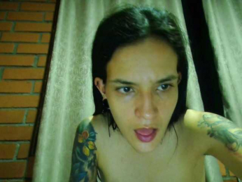 EmmaHerby1 webcam model stream image