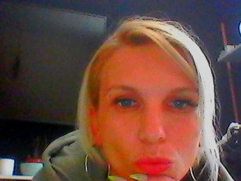 Lauries webcam model stream image