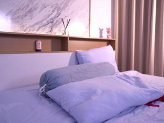 Ema Blondie webcam model stream image