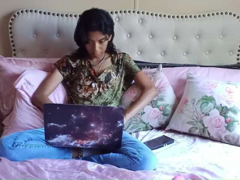 ZaraLuv webcam model stream image