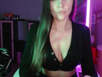 QWEENII webcam model stream image