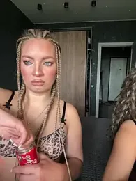 Lolastrawberry webcam model stream image