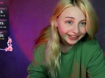 BlondeBond webcam model stream image
