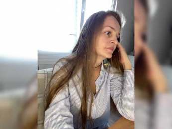 KiraMaxi webcam model stream image