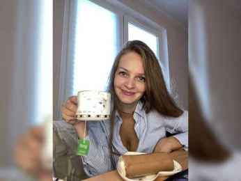 KiraMaxi webcam model stream image