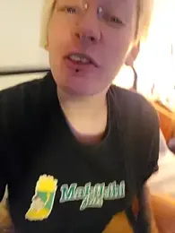 PinkTheHawk webcam model stream image