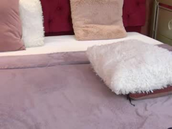 moonligt_iris webcam model stream image