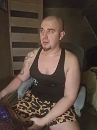 Foxyshaved webcam stripchat model stream image