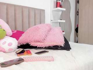 queen-antonella-oficial webcam model stream image