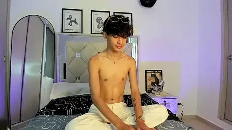 Adriien19 webcam stripchat model stream image