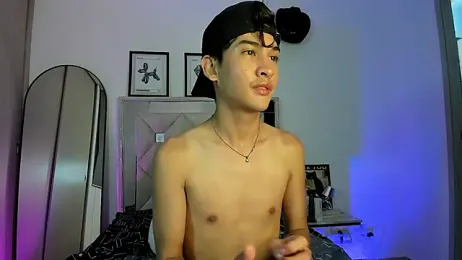 Adriien19 webcam model stream image