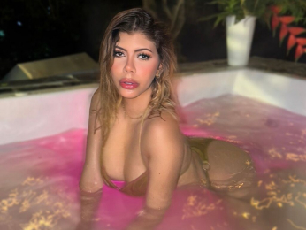 BellaSantos webcam model stream image