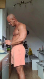 yumyum18 webcam model stream image