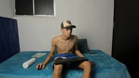 Latinos_2001 webcam model stream image