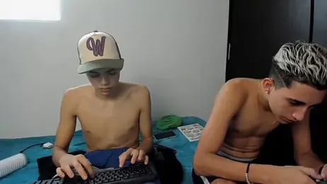 Latinos_2001 webcam model stream image