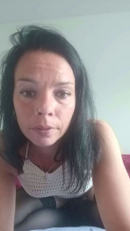 labrunettee webcam model stream image