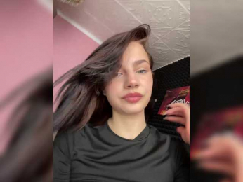StrawberryGirl webcam bongacams model stream image