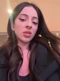 YeaLina webcam stripchat model stream image