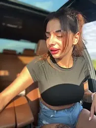 LaraVegas_ webcam model stream image