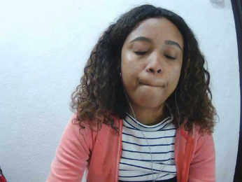 Laminnah webcam bongacams model stream image