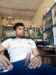 Priynkarani webcam model stream image