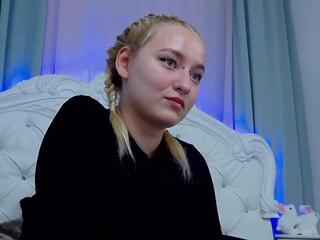 Nicole Sue webcam model stream image