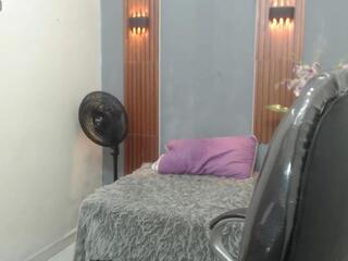 Adhara Tous webcam model stream image