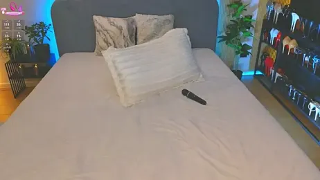 Kira_from_UA webcam model stream image