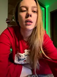 AvelynFrey webcam model stream image