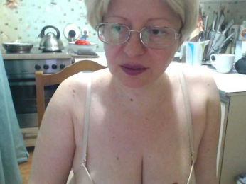 CrazzyBitch webcam model stream image