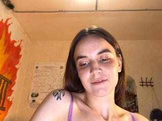 Sharie Whitebear webcam model stream image