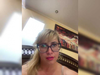 Crystal00Girl webcam bongacams model stream image