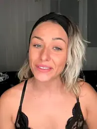 petrouchkaaa_ webcam model stream image