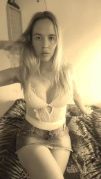 Damnquuen webcam model stream image