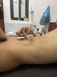 NniuAh webcam model stream image