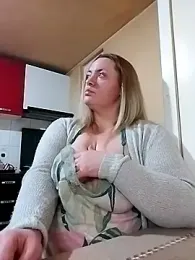 HotStepmommy4 webcam model stream image