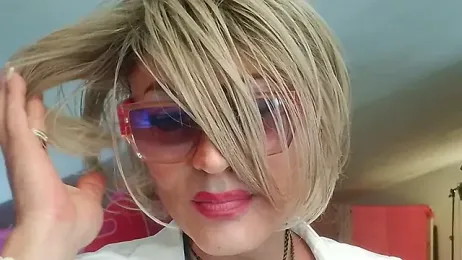 LadyOxana webcam model stream image