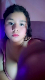 NahomyFoxy webcam model stream image