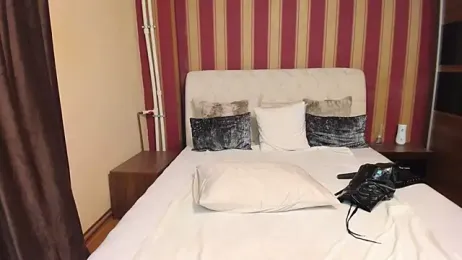 AshPage webcam model stream image