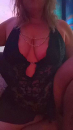 L_a_u_r_a webcam model stream image